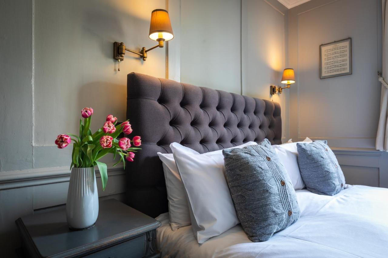 The Running Horses Hotell Mickleham Exteriör bild