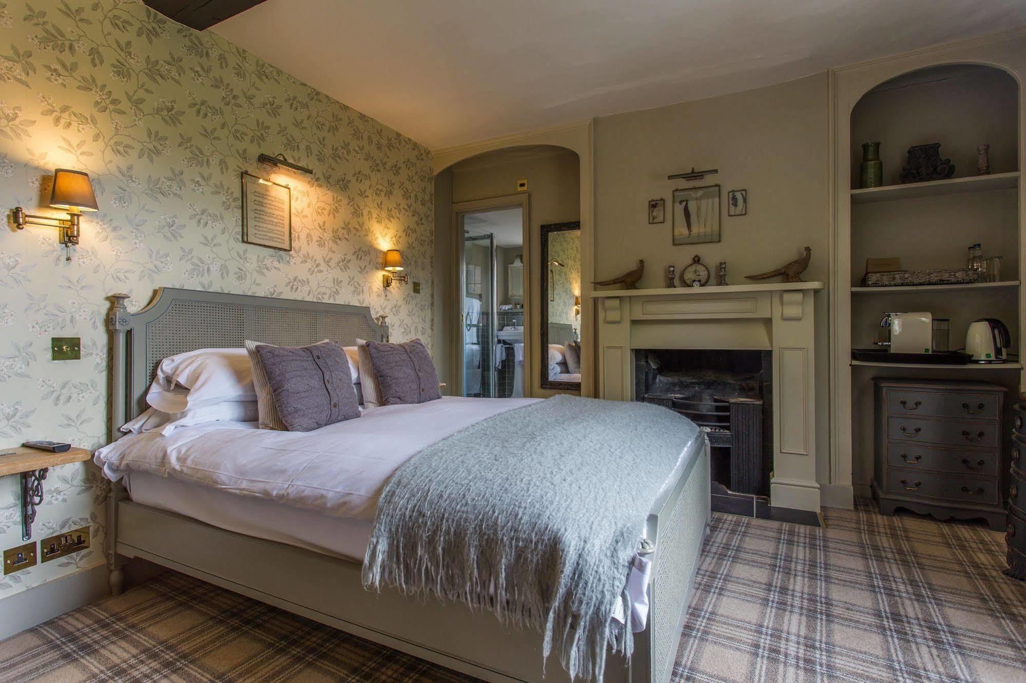The Running Horses Hotell Mickleham Exteriör bild